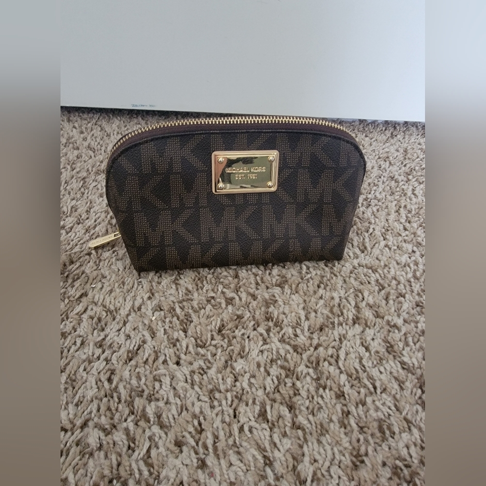 SOLD Michael Kors Brown Jet Set Dome Zip Cosmetic Pouch Travel Makeup Bag Clutch